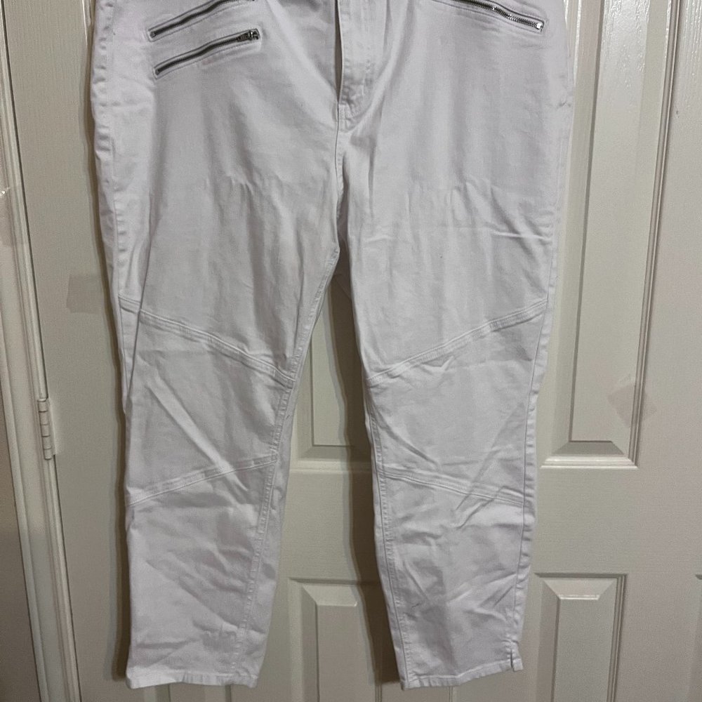 Lane Bryant 'Genius Fit - "Zippers" -  White Ankle Jeans - Size 28W
